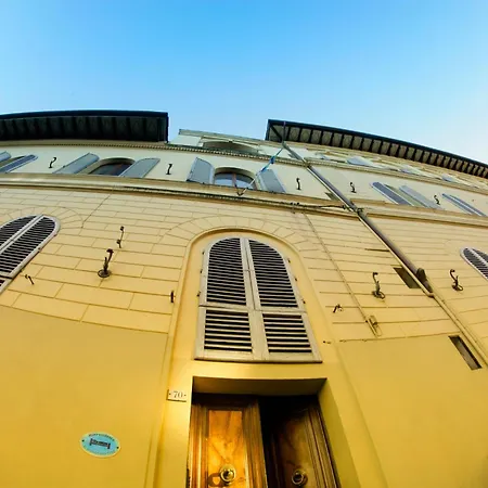 לינה וארוחת בוקר Le Lupe 3*